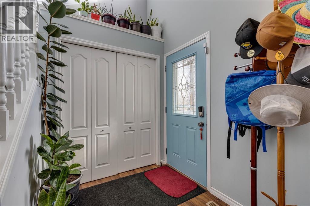 47 Westmount Road, Okotoks, Alberta  T1S 2J3 - Photo 4 - A2266980