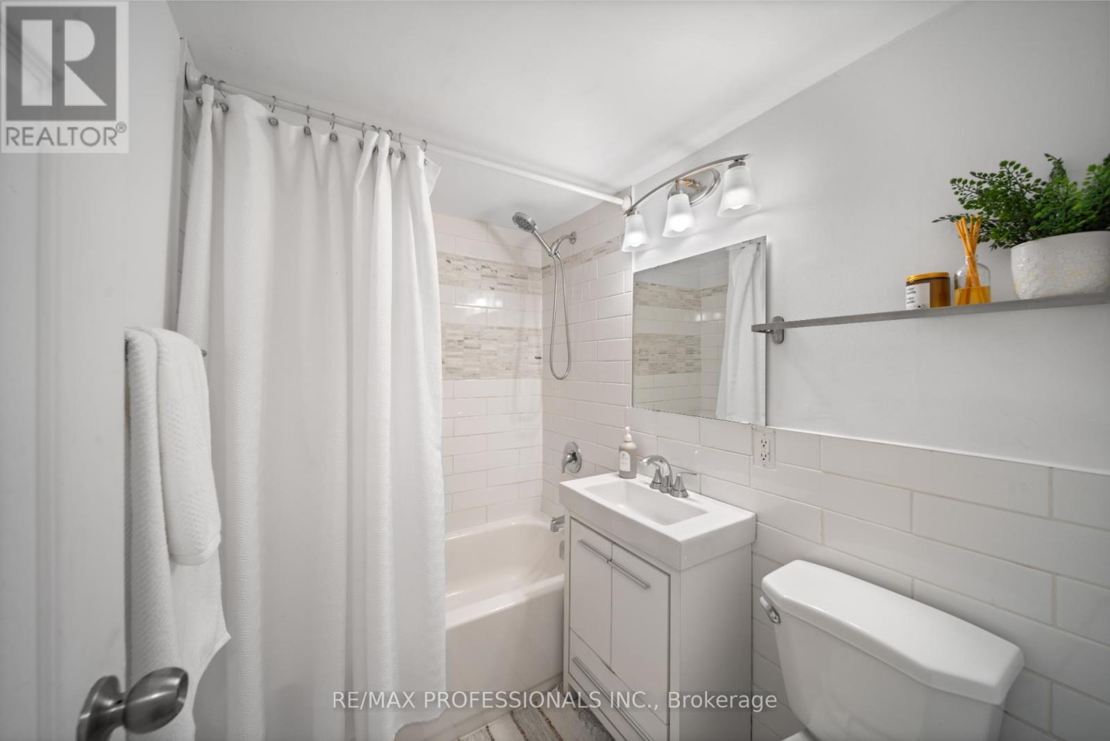 216 - 100 Coe Hill Drive, Toronto, Ontario  M6S 3E1 - Photo 15 - W12289884