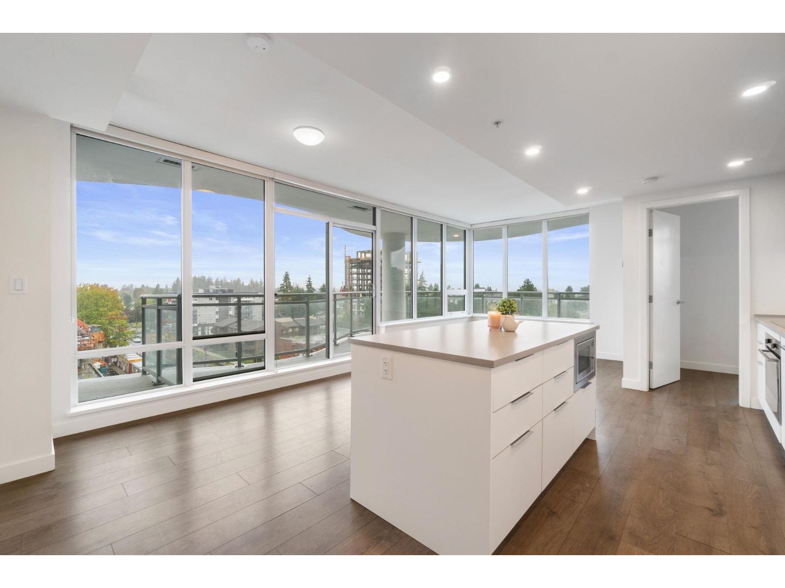 801 13318 104 Avenue, Surrey, British Columbia  V3T 0R2 - Photo 2 - R3062634