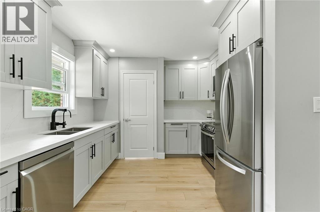 31 Varadi Avenue, Brantford, Ontario  N3R 3N2 - Photo 4 - 40770427