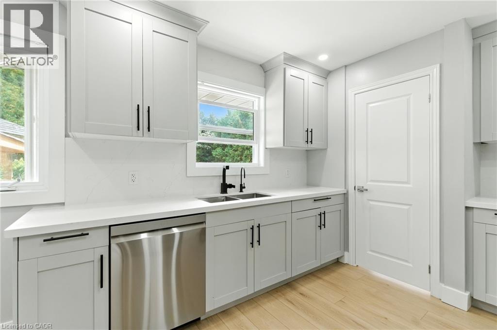 31 Varadi Avenue, Brantford, Ontario  N3R 3N2 - Photo 5 - 40770427