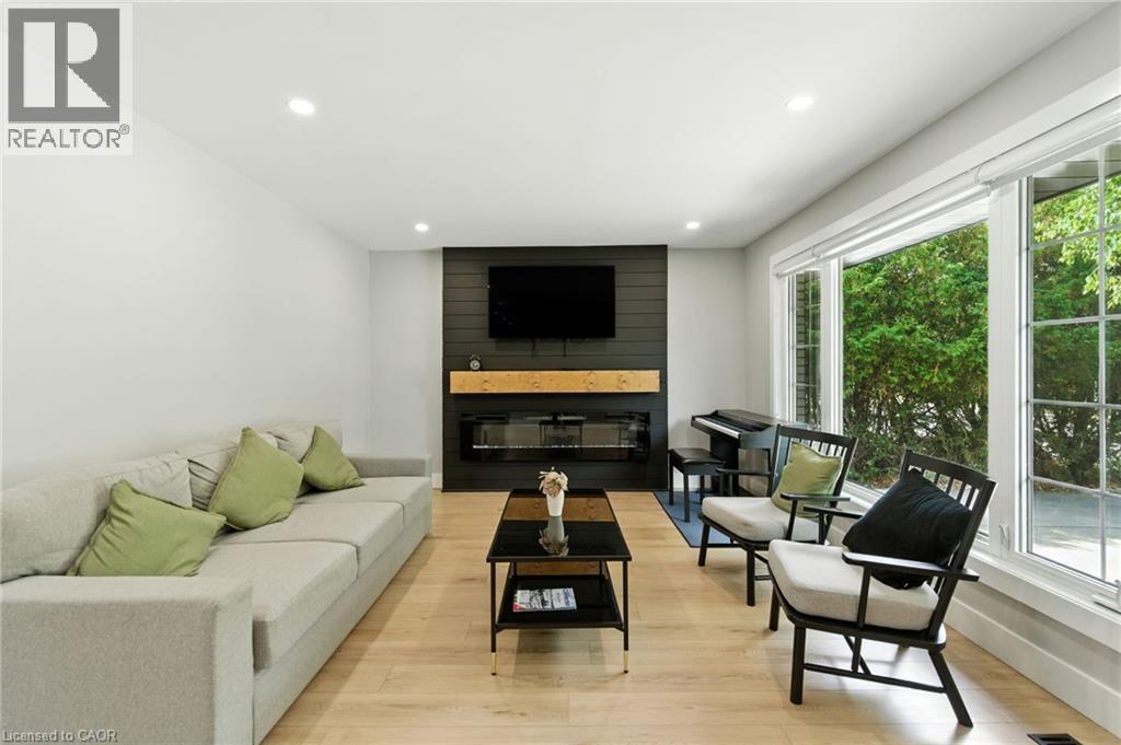 31 Varadi Avenue, Brantford, Ontario  N3R 3N2 - Photo 2 - 40770427