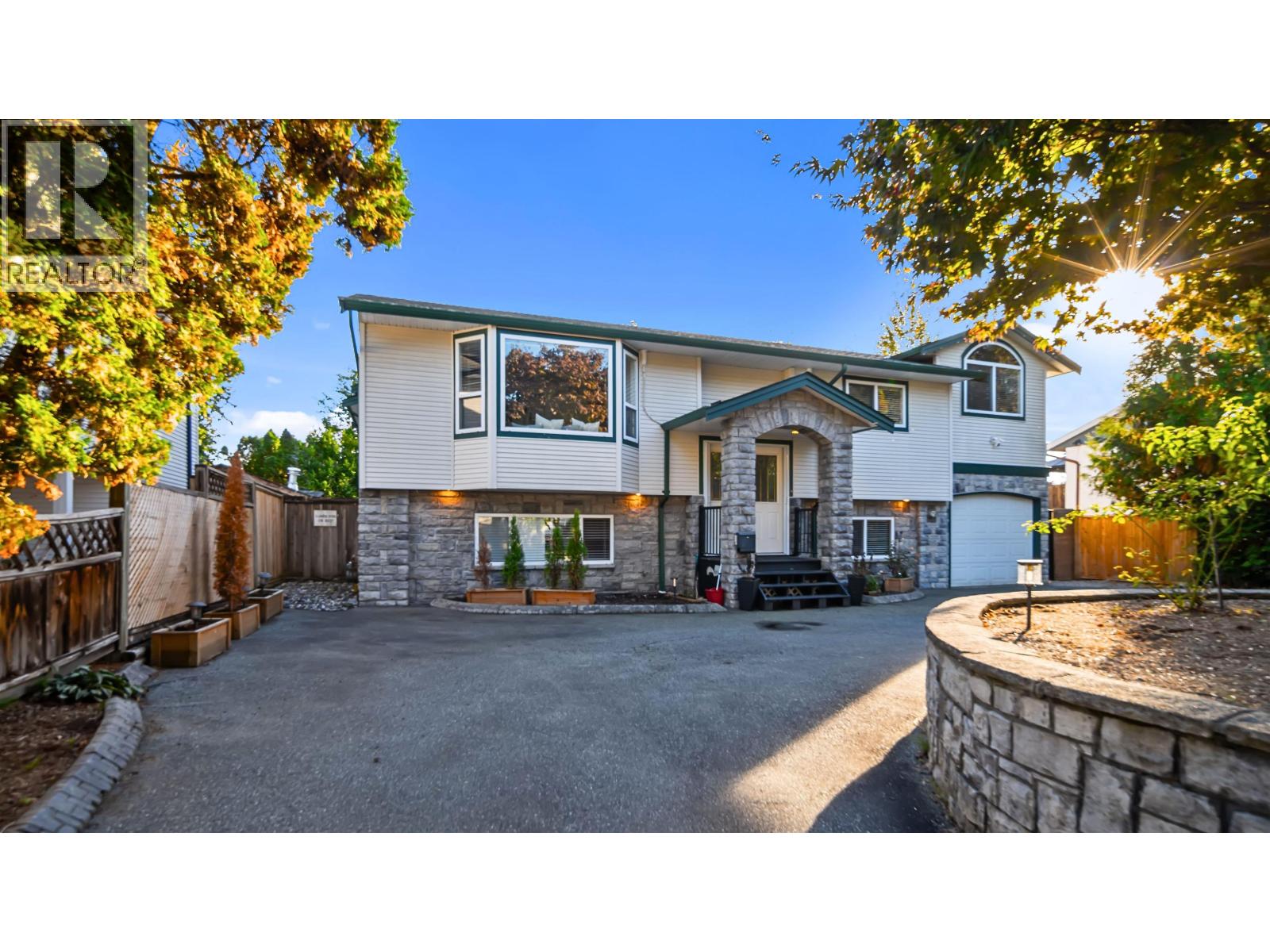 21124 Glenwood Avenue, Maple Ridge, British Columbia  V2X 8K5 - Photo 5 - R3058327