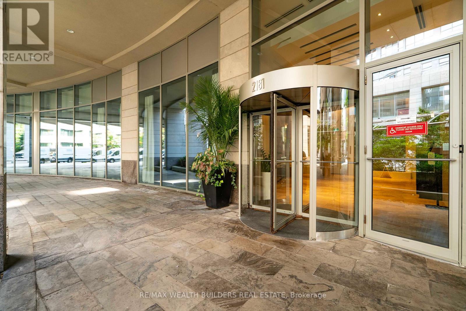 2702 - 2181 Yonge Street, Toronto, Ontario  M4S 3H7 - Photo 20 - C12398783