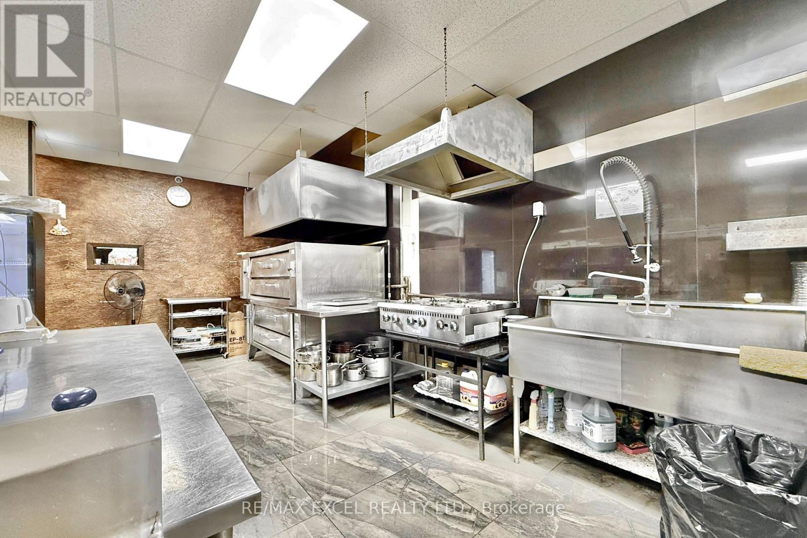 21 Transwell Avenue, Toronto, Ontario  M2R 2J7 - Photo 11 - C12486392