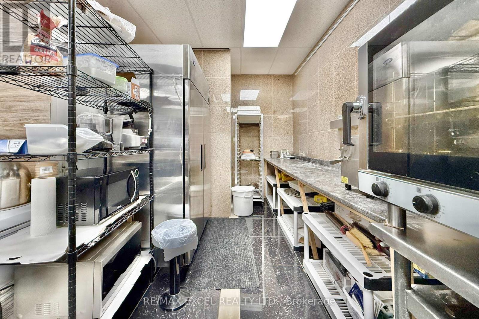 21 Transwell Avenue, Toronto, Ontario  M2R 2J7 - Photo 17 - C12486392