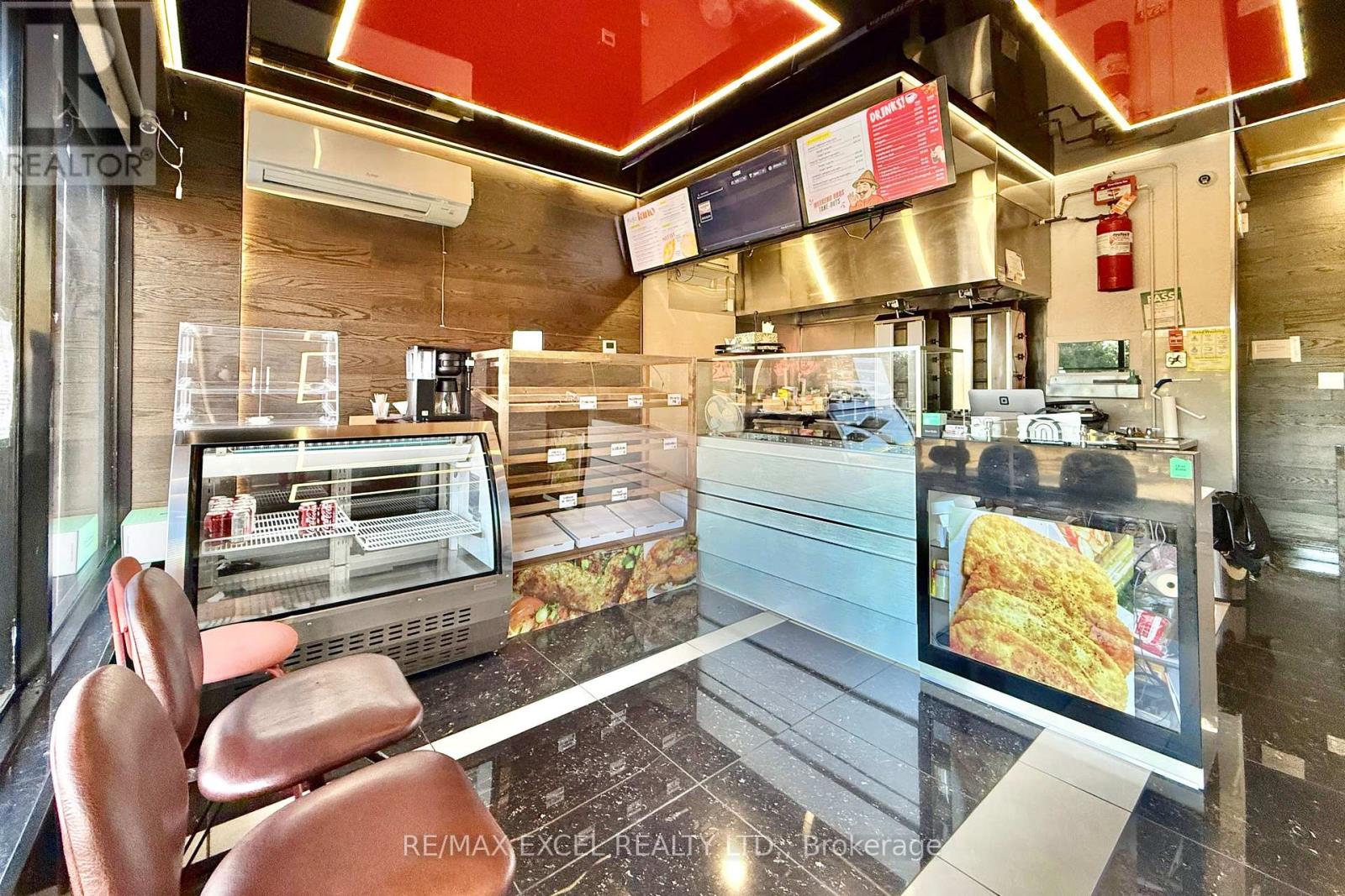 21 Transwell Avenue, Toronto, Ontario  M2R 2J7 - Photo 3 - C12486392