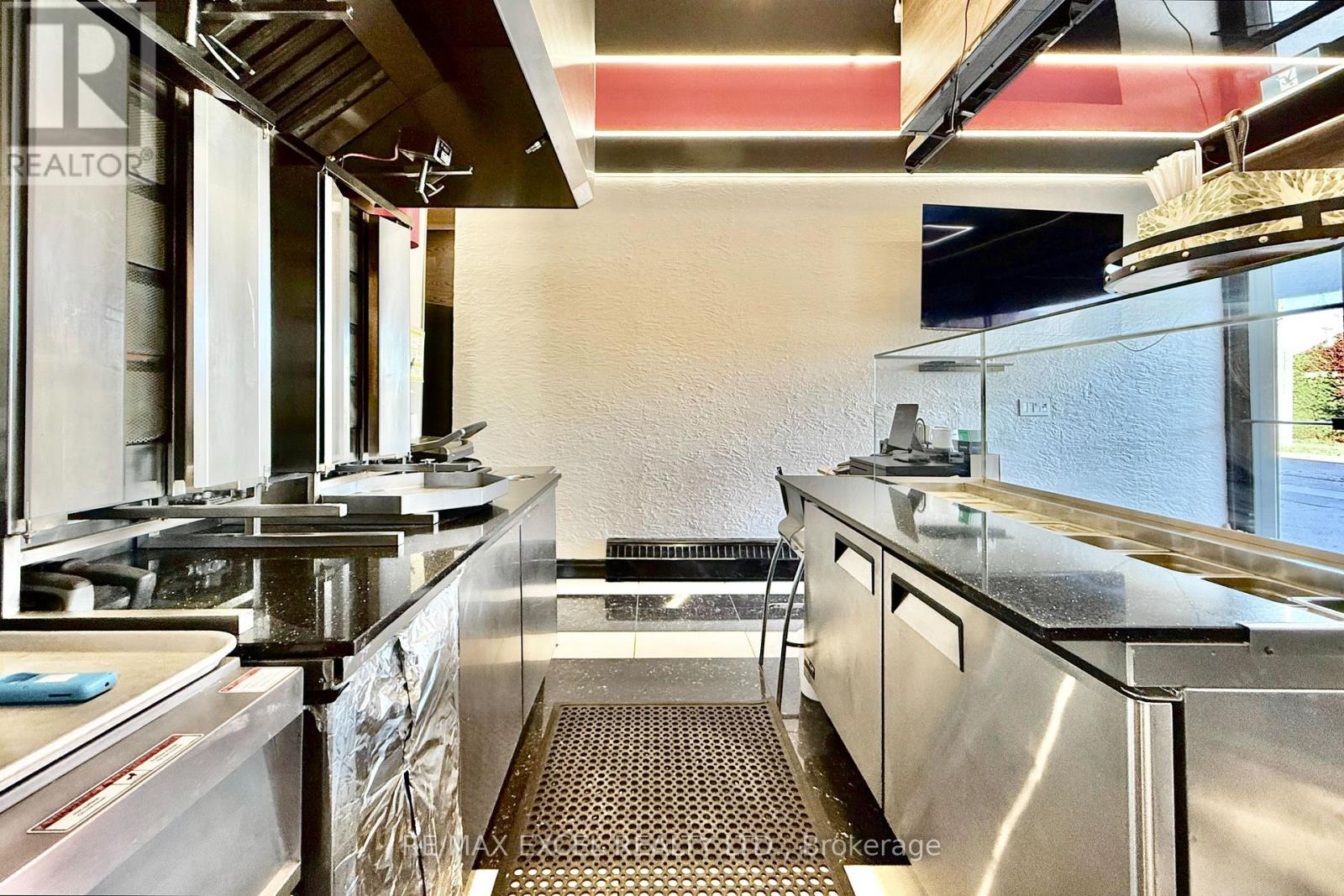 21 Transwell Avenue, Toronto, Ontario  M2R 2J7 - Photo 8 - C12486392