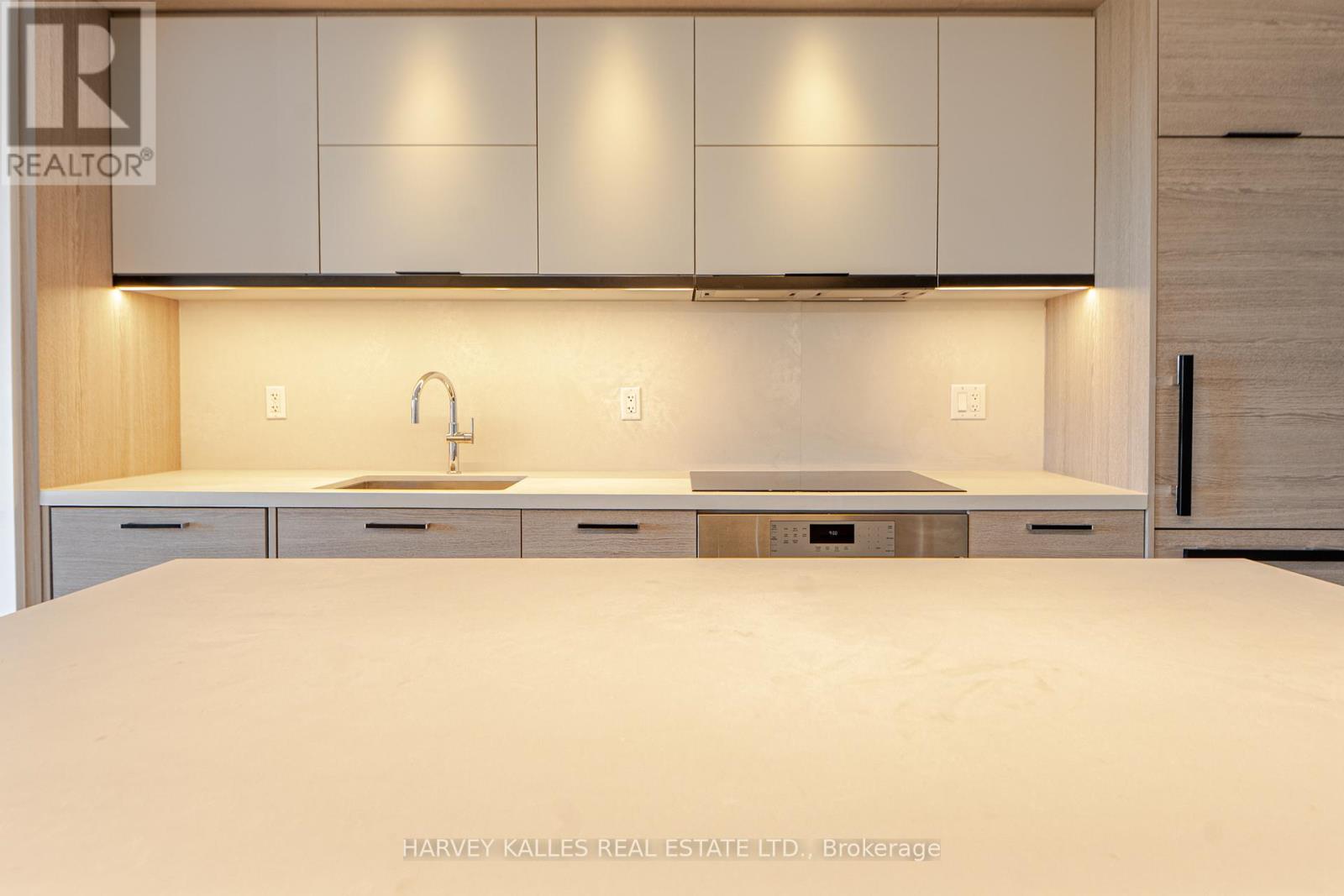 705 - 215 Lonsdale Road, Toronto, Ontario  M4V 1W7 - Photo 5 - C12486412