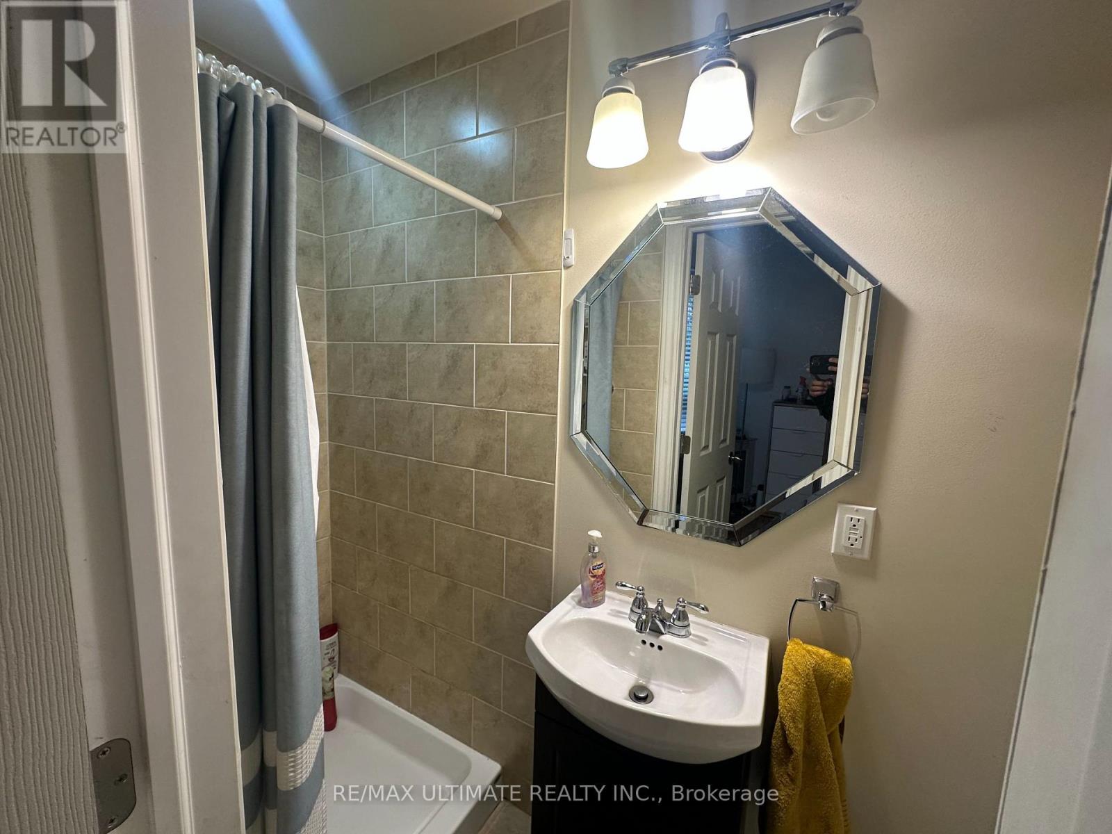 Main Floor - 483 Dovercourt Road, Toronto, Ontario  M6H 2W3 - Photo 8 - C12486428