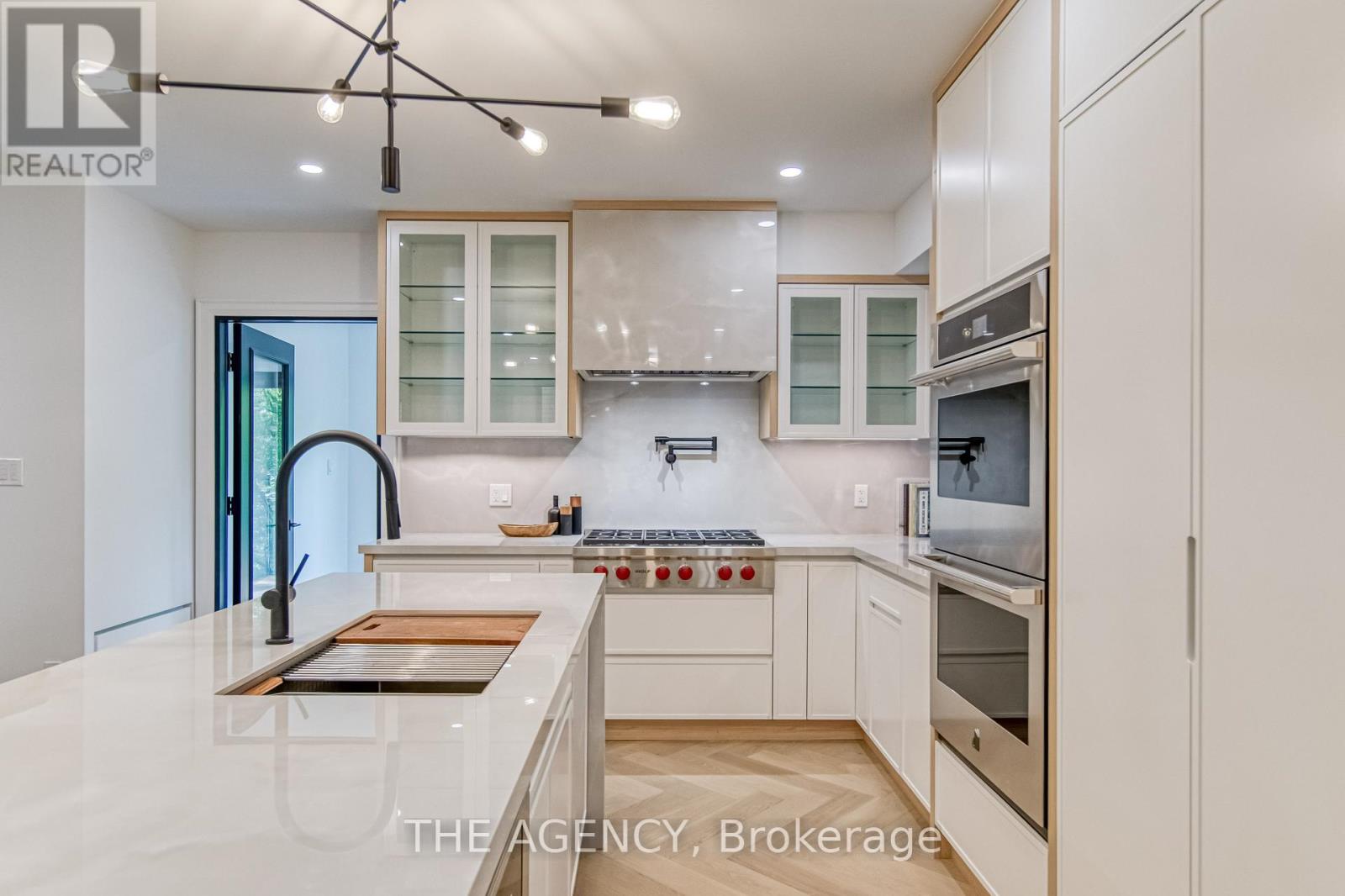 16 Duncannon Drive, Toronto, Ontario  M5P 2M1 - Photo 10 - C12486477