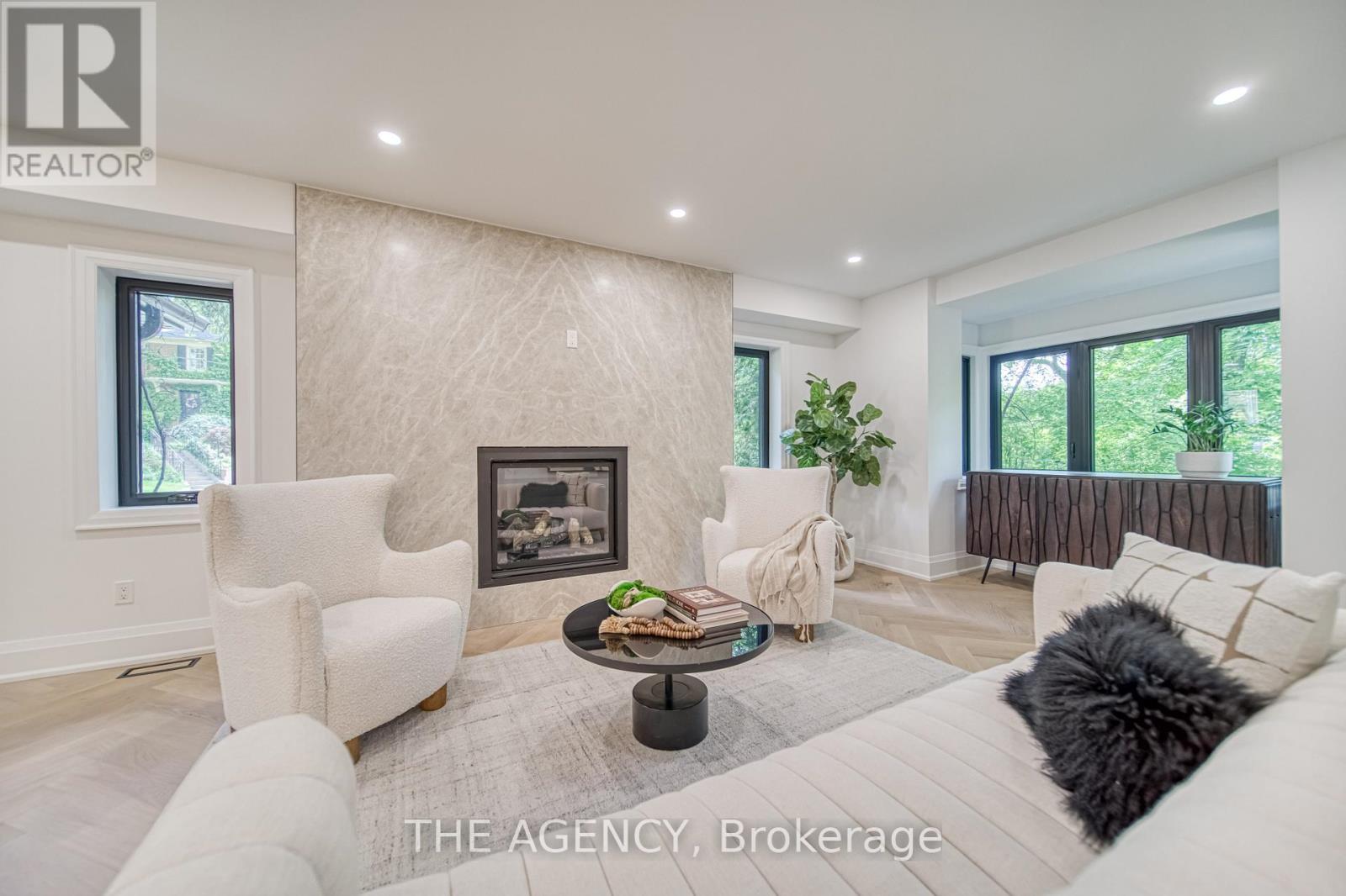 16 Duncannon Drive, Toronto, Ontario  M5P 2M1 - Photo 6 - C12486477