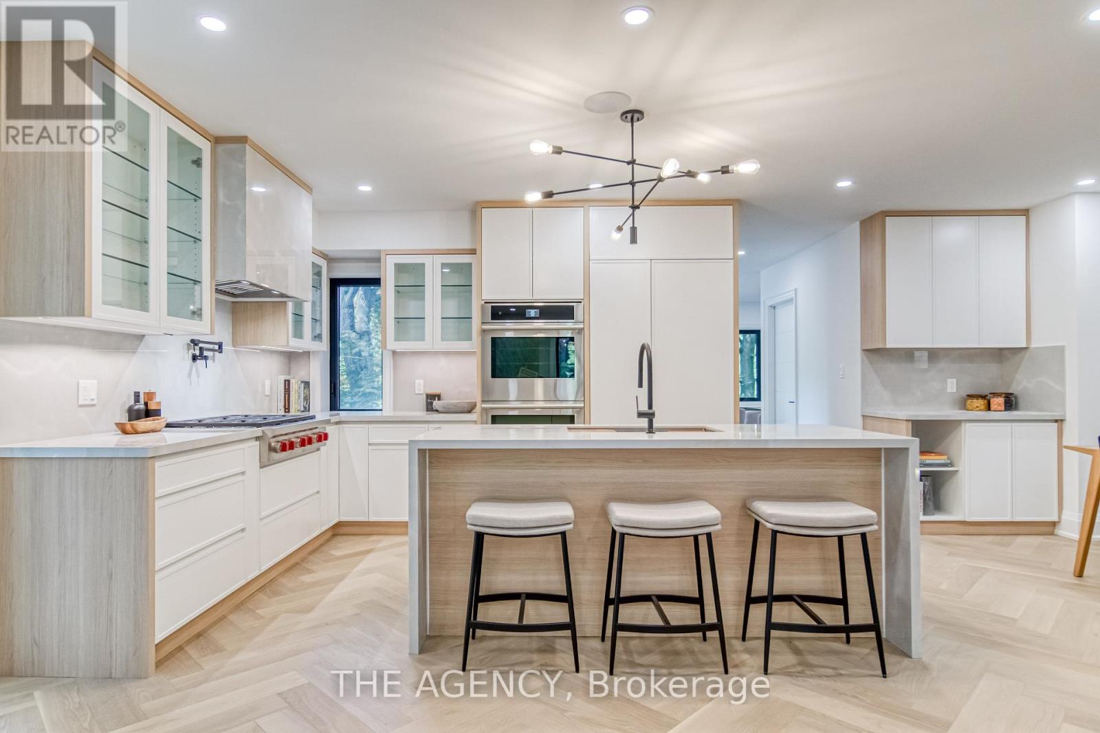 16 Duncannon Drive, Toronto, Ontario  M5P 2M1 - Photo 9 - C12486477