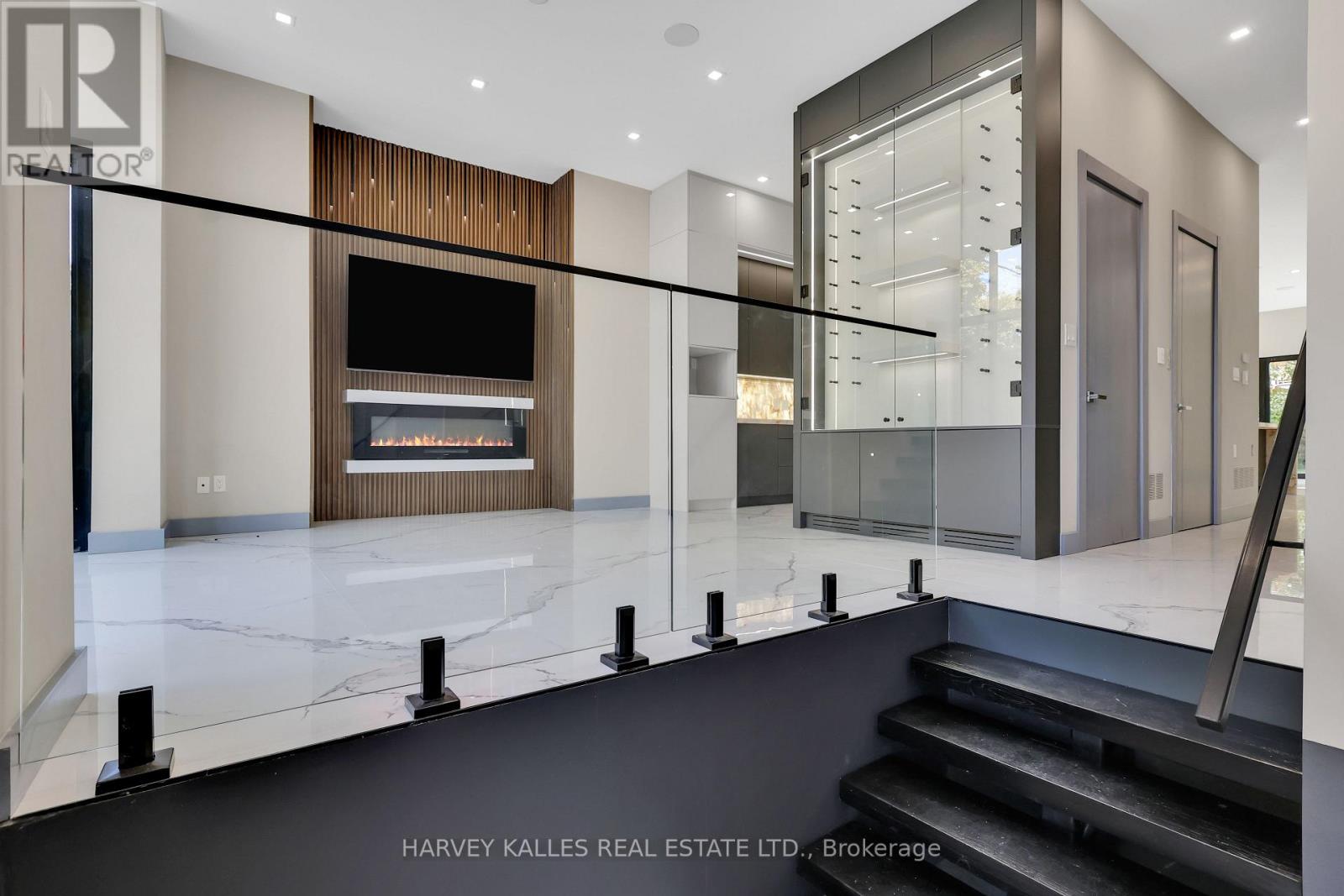 71 Ardmore Road, Toronto, Ontario  M5P 1V4 - Photo 3 - C12486479