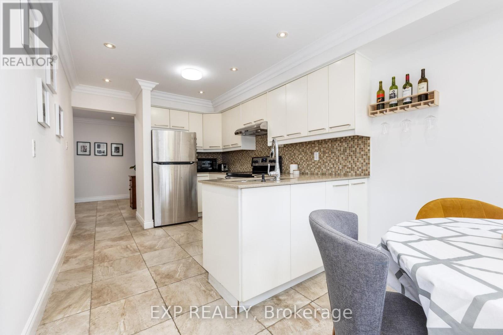 158 Millcroft Way, Vaughan, Ontario  L4J 6P6 - Photo 5 - N12461428