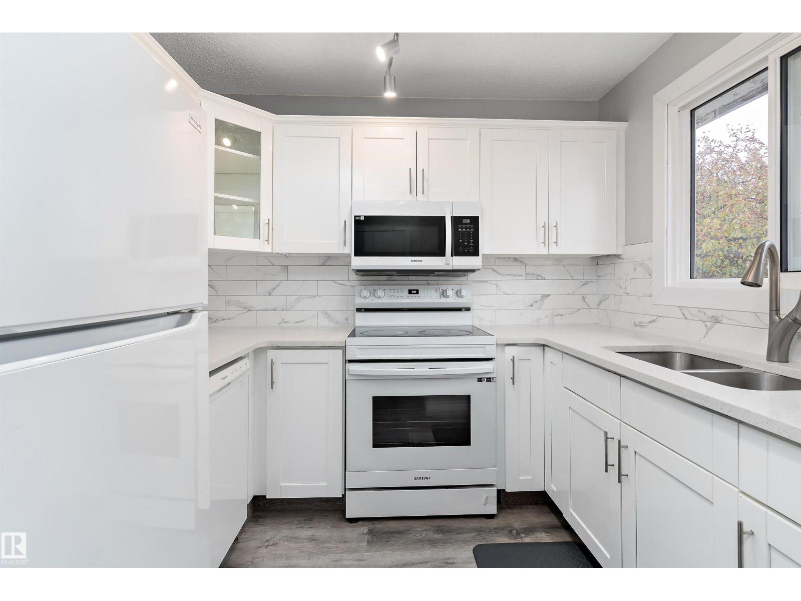 3214 71 St Nw, Edmonton, Alberta  T6K 1K9 - Photo 6 - E4463802