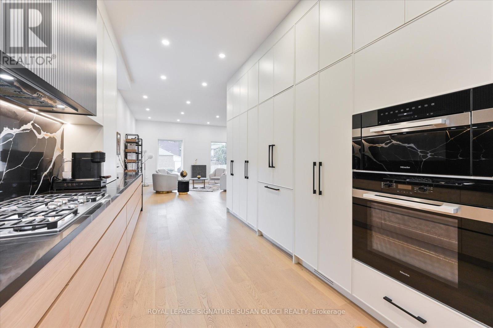 36 Glenshaw Crescent, Toronto, Ontario  M4B 2C9 - Photo 12 - E12486359