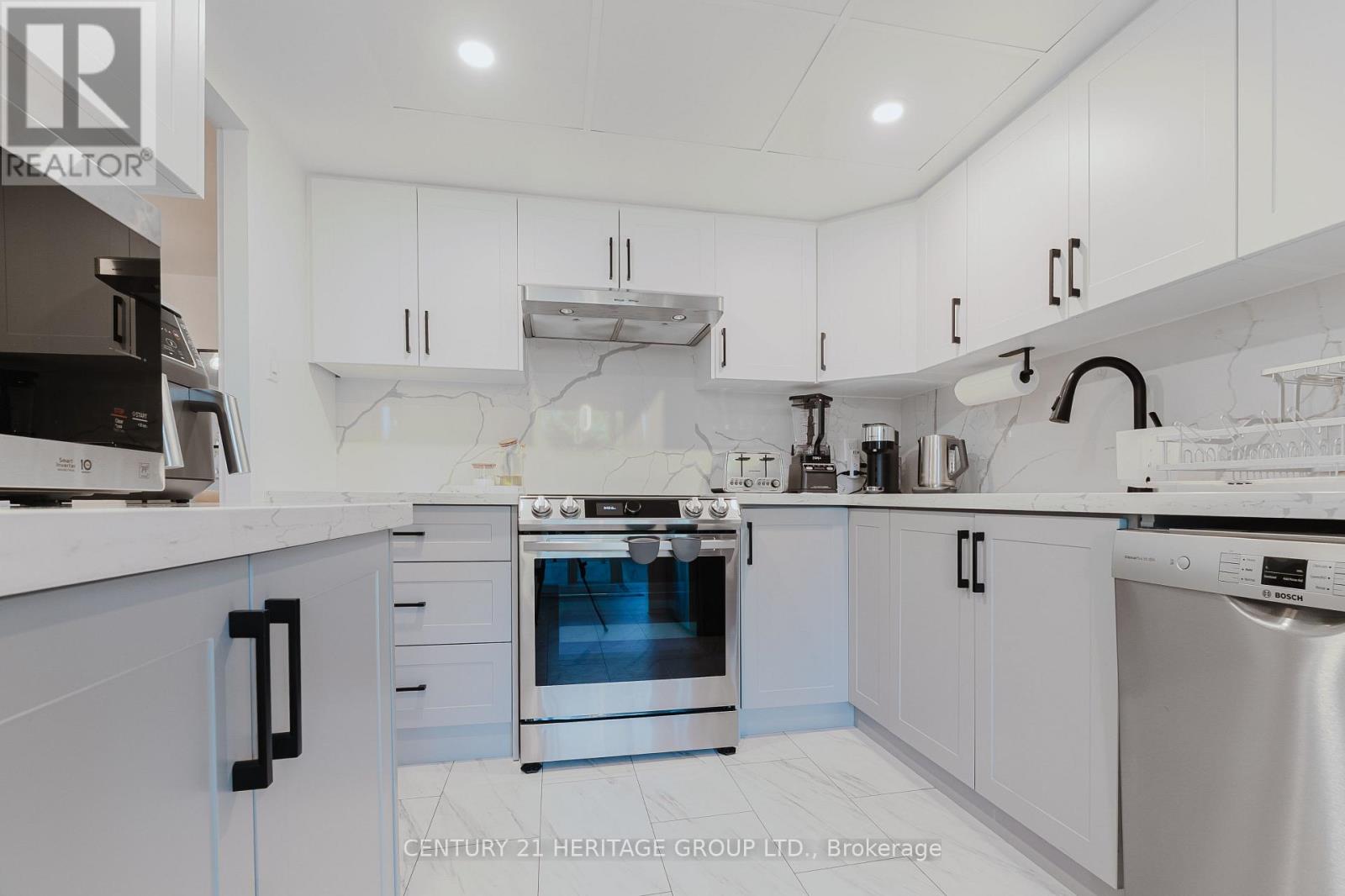 203 - 40 Harding Blvd Boulevard W, Richmond Hill, Ontario  L4C 9S5 - Photo 11 - N12486383