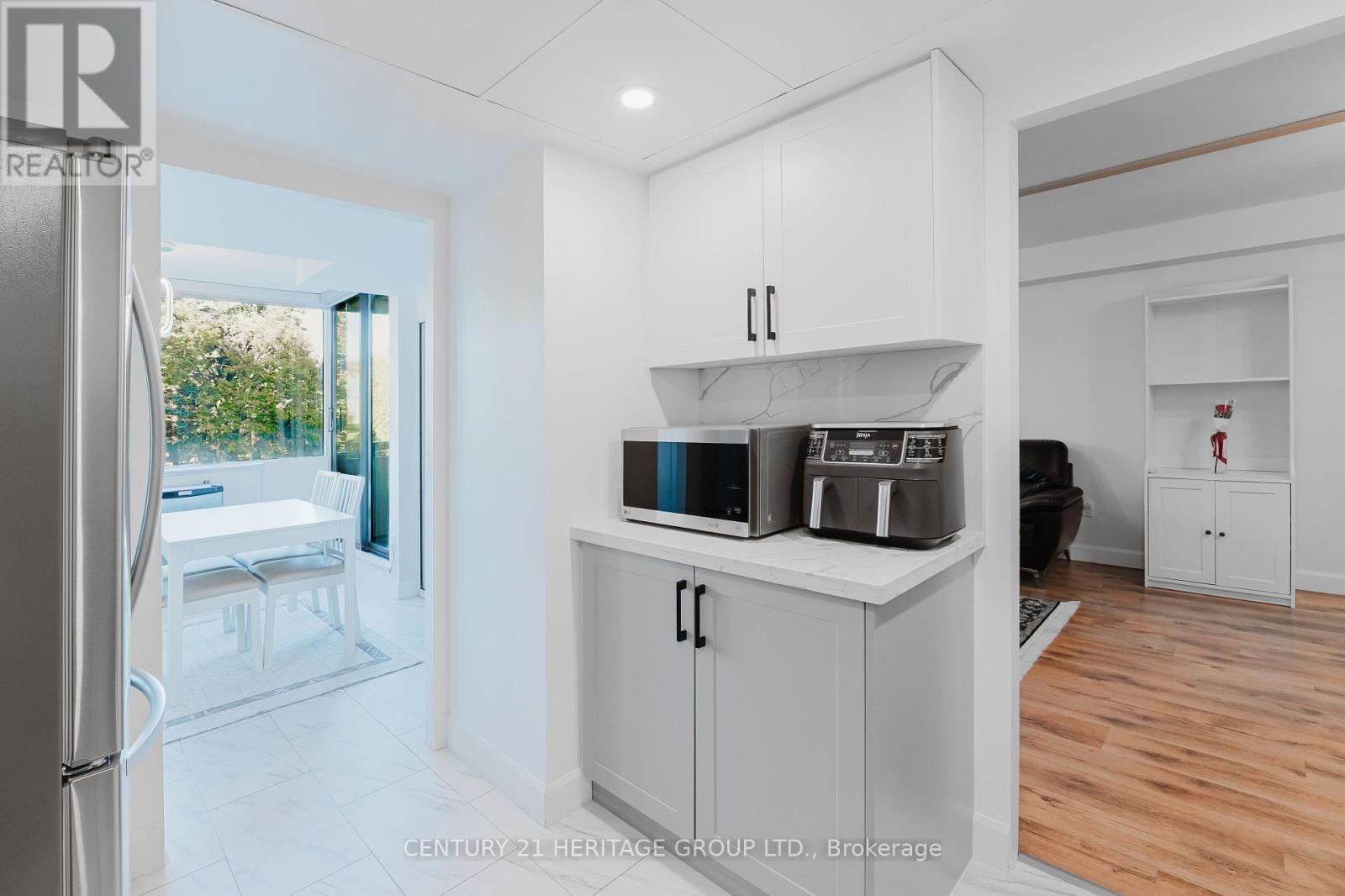 203 - 40 Harding Blvd Boulevard W, Richmond Hill, Ontario  L4C 9S5 - Photo 12 - N12486383