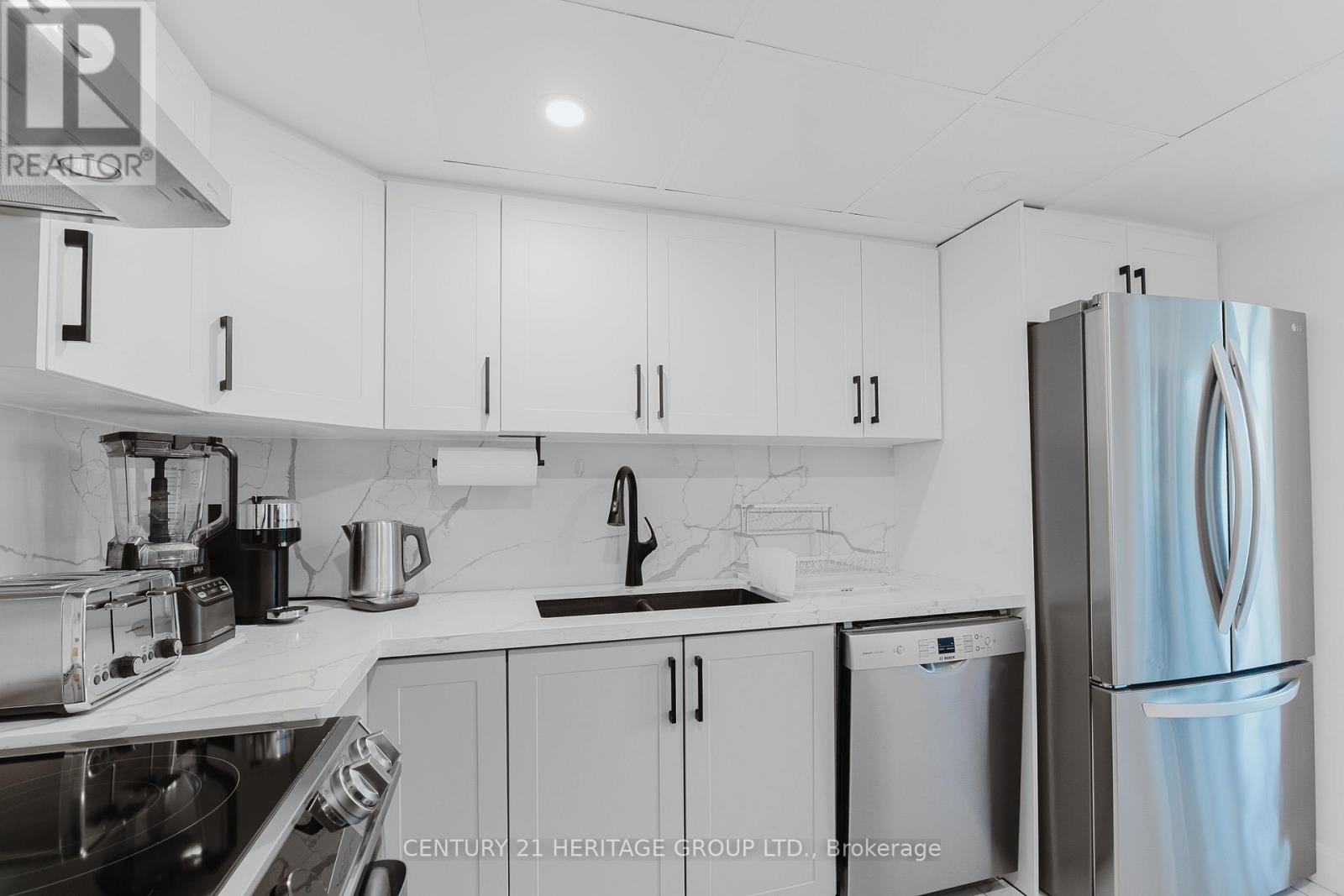 203 - 40 Harding Blvd Boulevard W, Richmond Hill, Ontario  L4C 9S5 - Photo 9 - N12486383