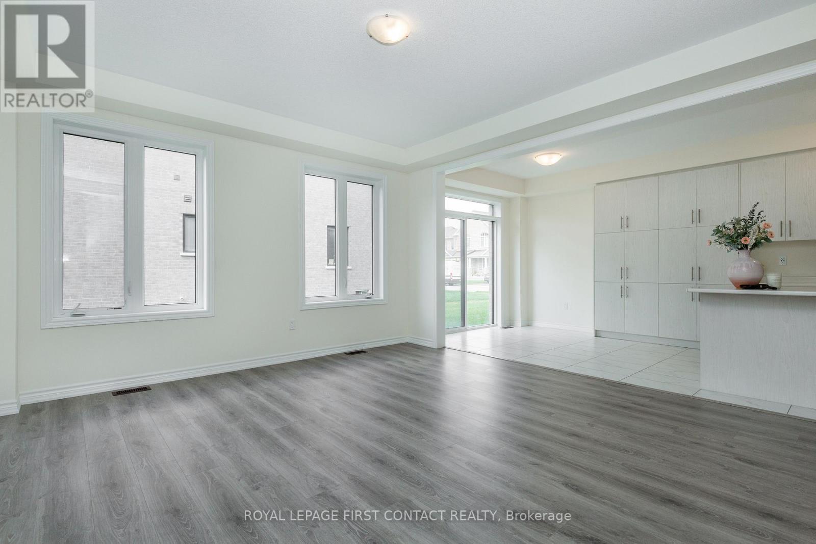 86 Kenneth Rogers Crescent, East Gwillimbury, Ontario  L9N 1S5 - Photo 11 - N12486401