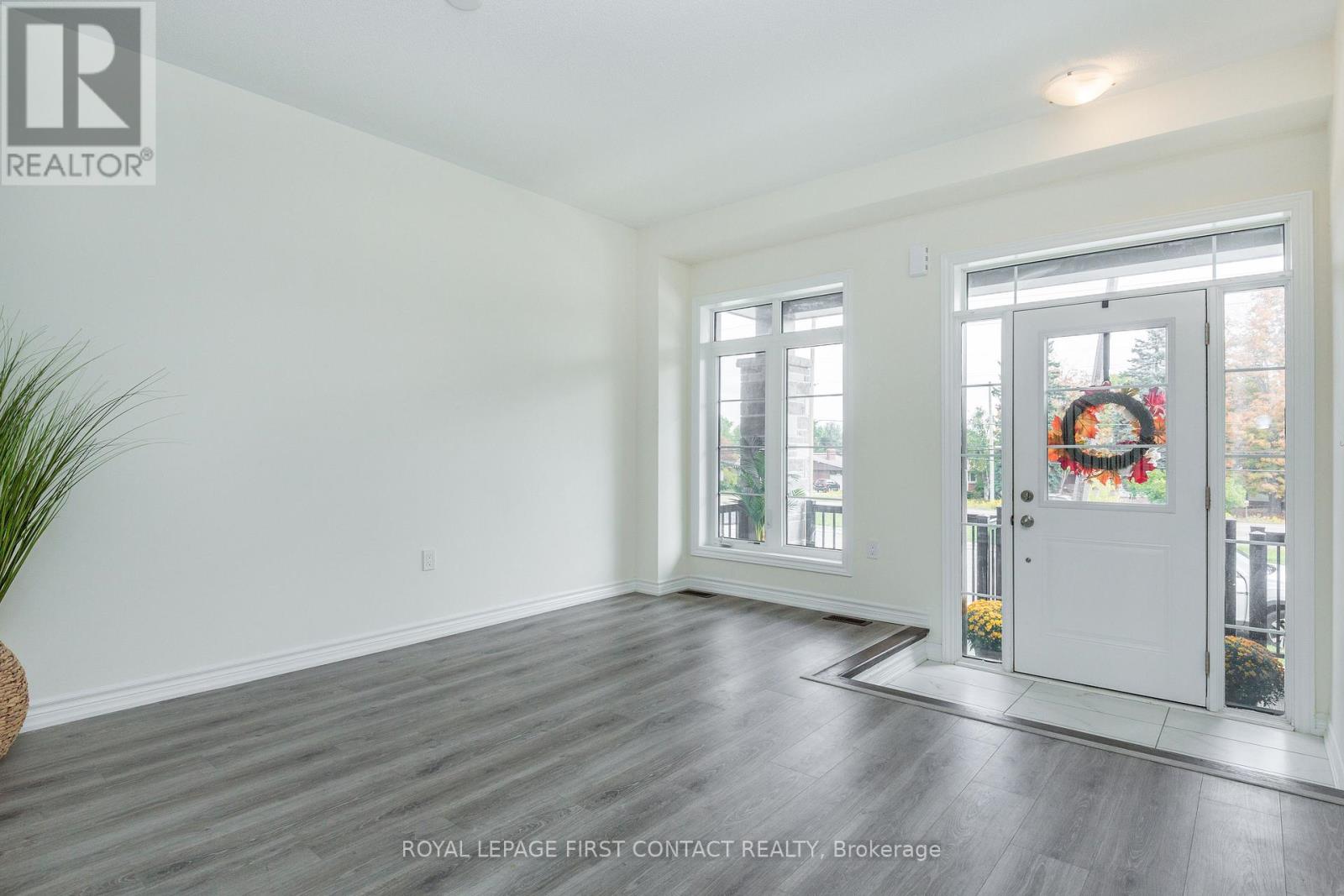 86 Kenneth Rogers Crescent, East Gwillimbury, Ontario  L9N 1S5 - Photo 2 - N12486401