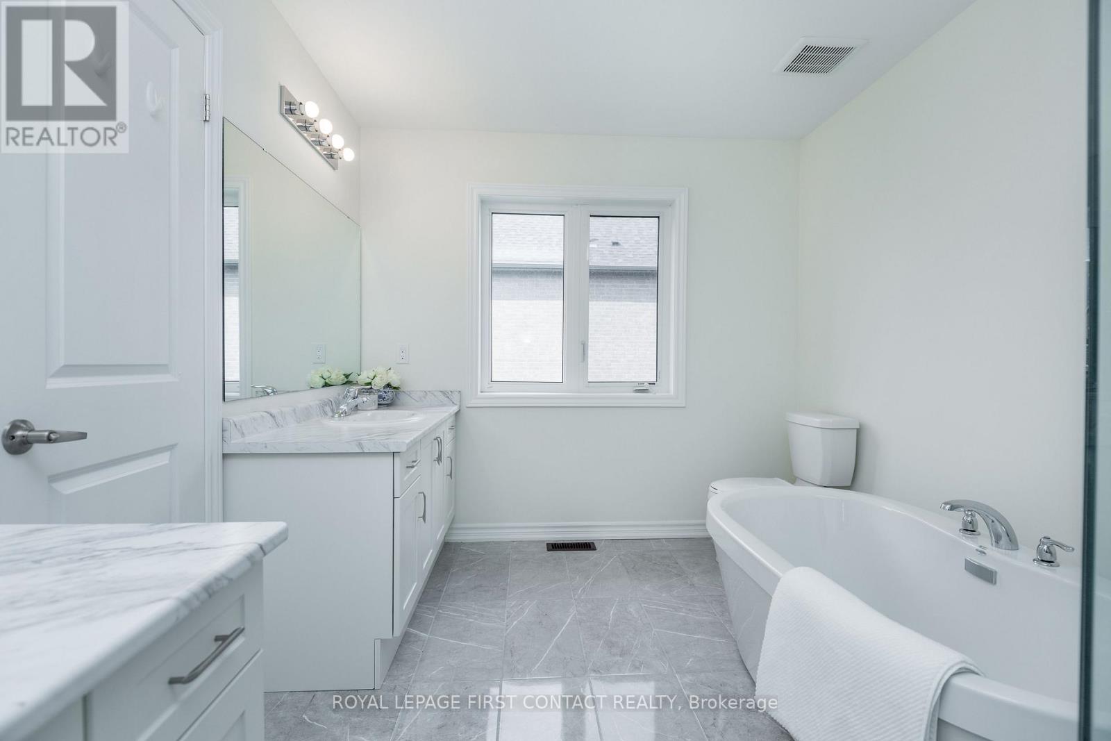 86 Kenneth Rogers Crescent, East Gwillimbury, Ontario  L9N 1S5 - Photo 25 - N12486401