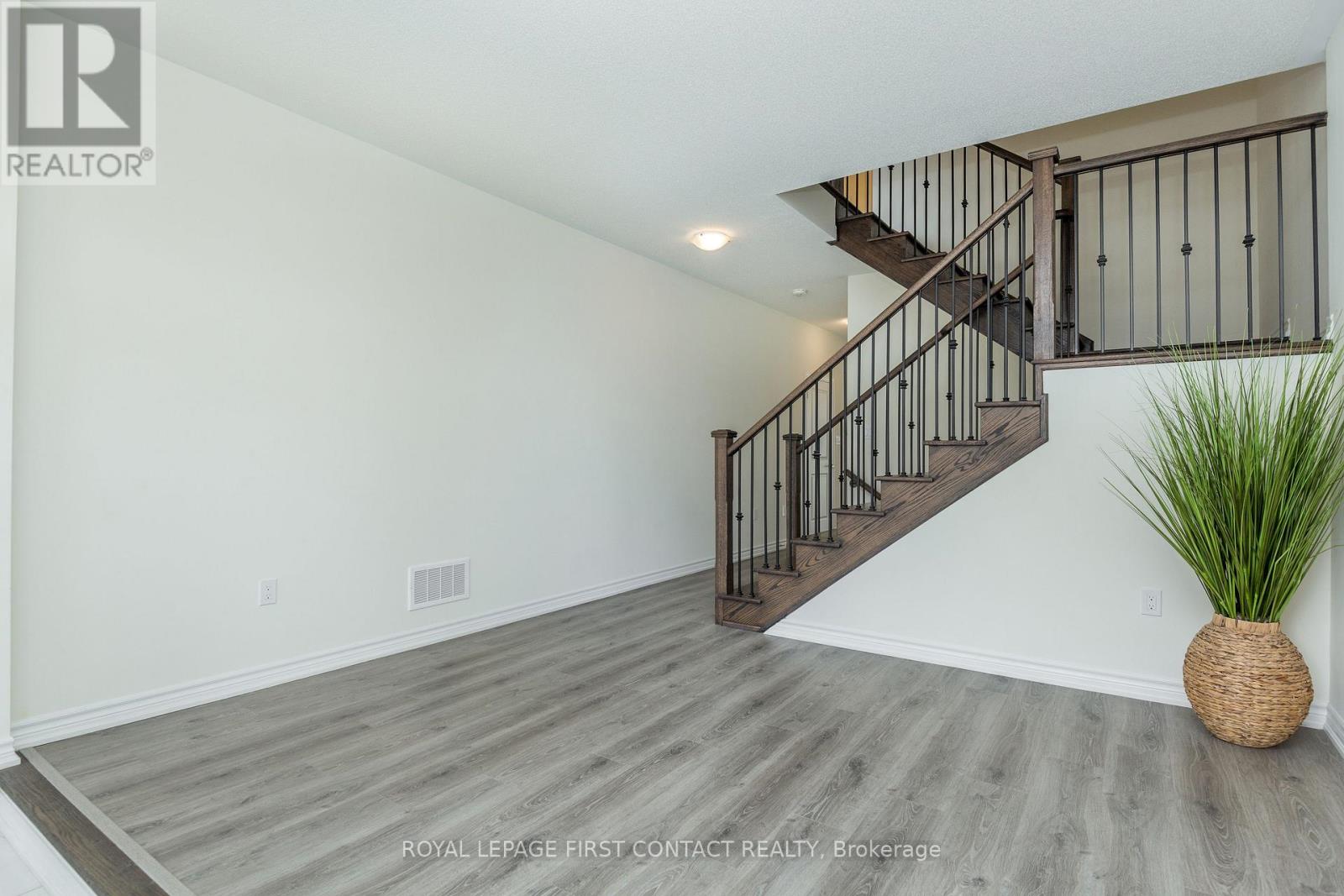 86 Kenneth Rogers Crescent, East Gwillimbury, Ontario  L9N 1S5 - Photo 4 - N12486401