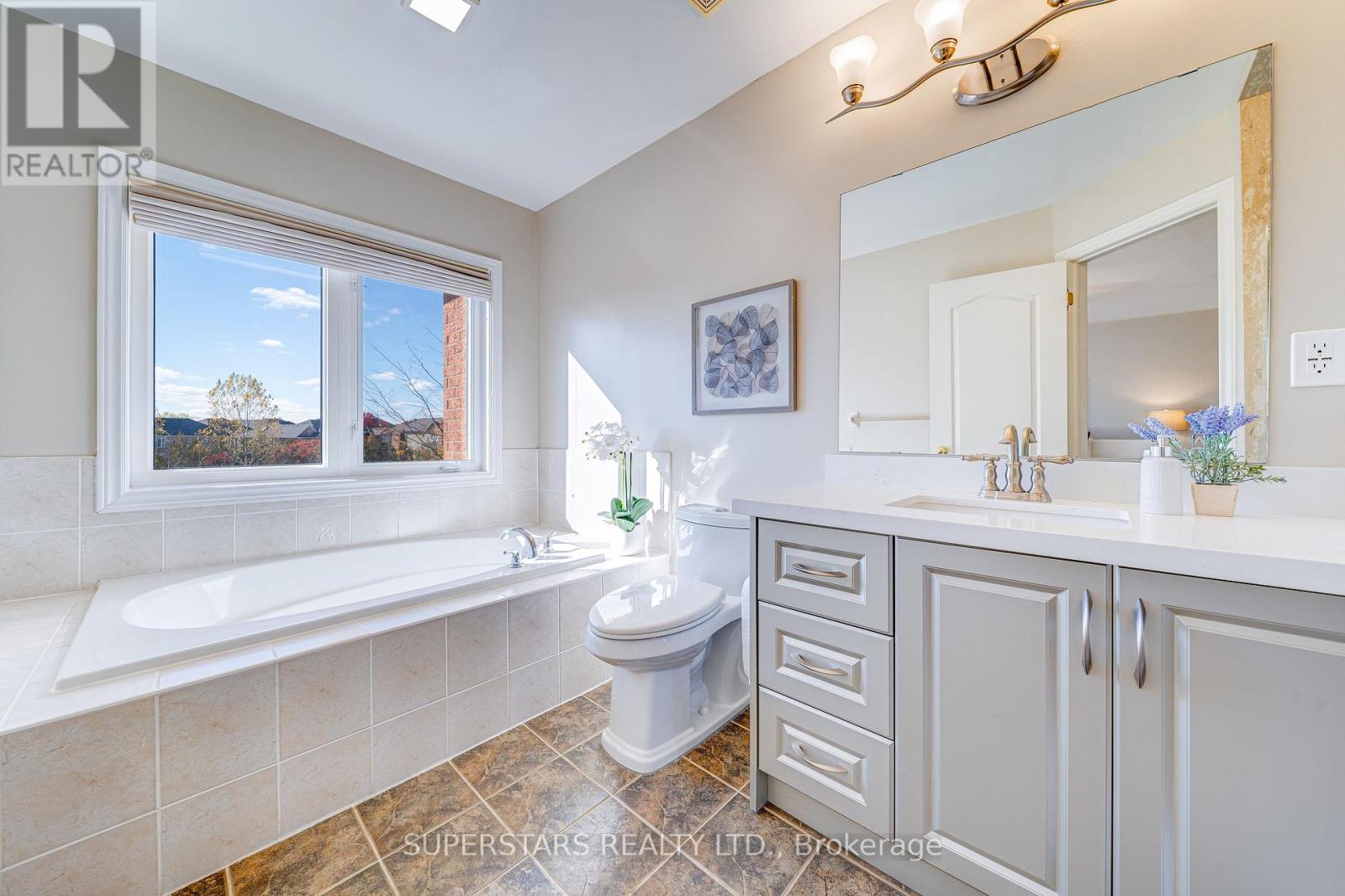 41 - 8 Townwood Drive, Richmond Hill, Ontario  L4E 4Y1 - Photo 15 - N12486438