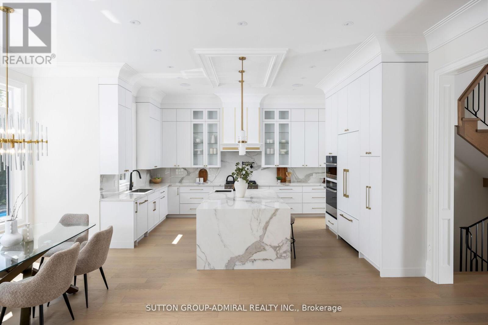 70 Elizabeth Drive, King (Nobleton), Ontario  L0G 1N0 - Photo 3 - N12486475