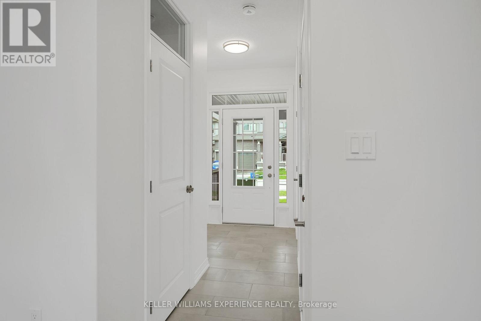 86 Sagewood Avenue, Barrie (Painswick South), Ontario  L9J 0K5 - Photo 4 - S12486393