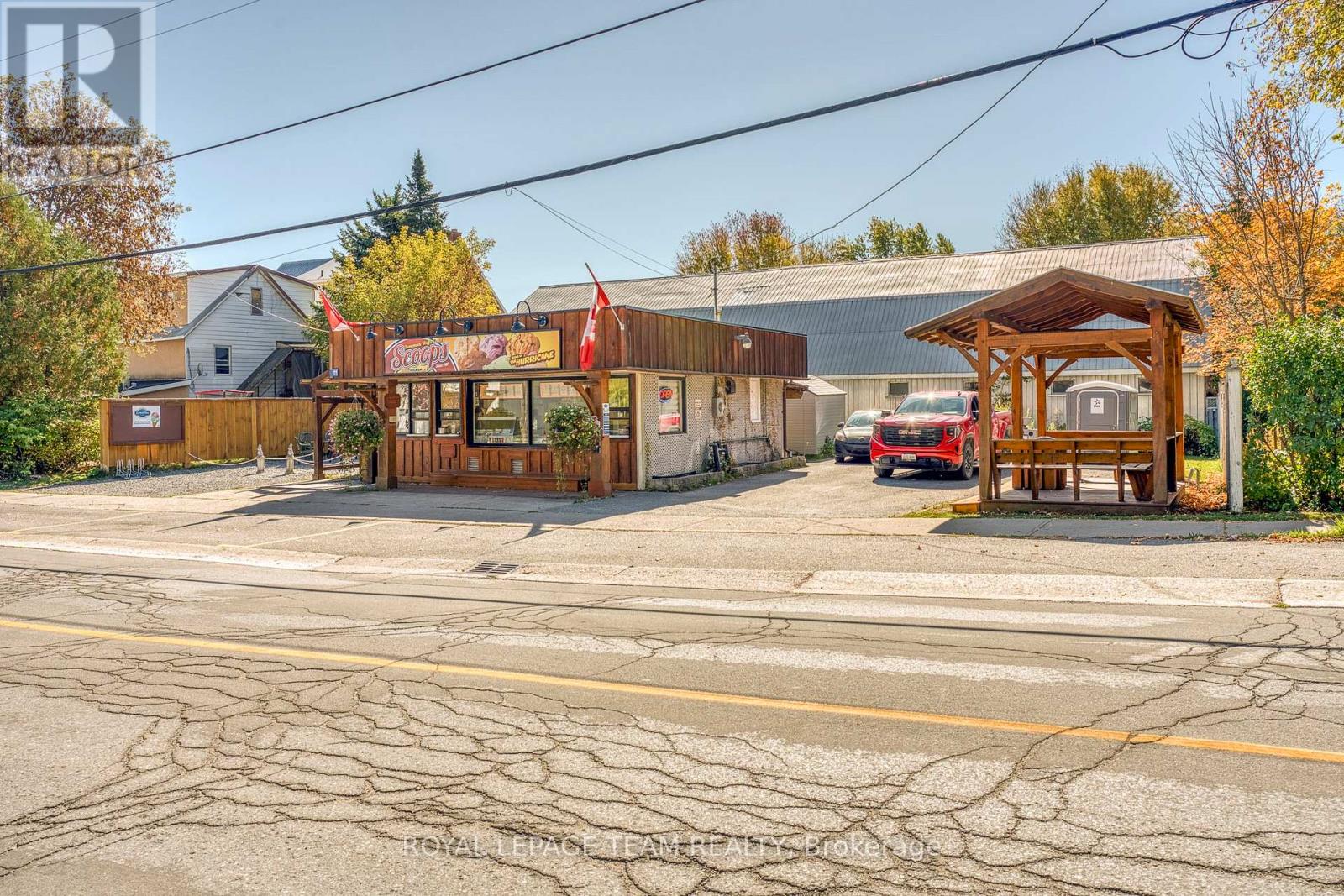 111 Waba Road, Mississippi Mills, Ontario  K0A 2X0 - Photo 4 - X12432655