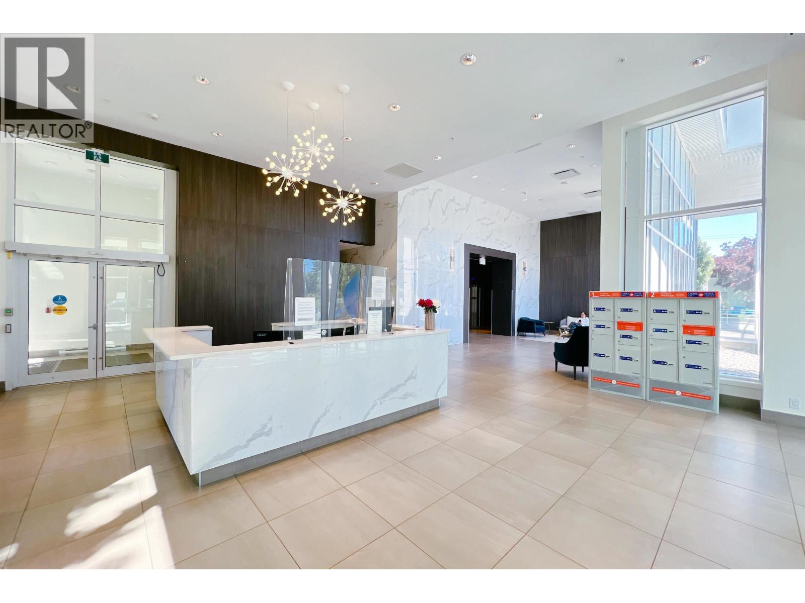 704 5051 Imperial Street, Burnaby, British Columbia  V5J 0J3 - Photo 2 - R3062600