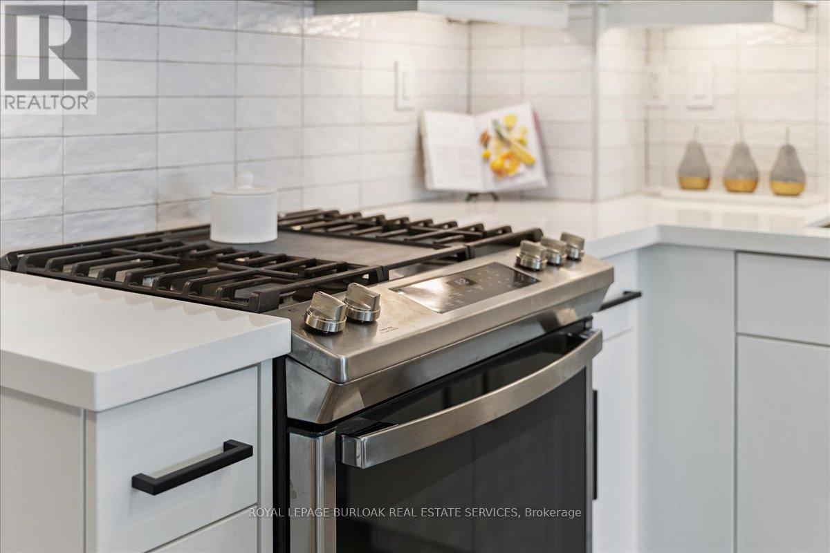 1405 - 2007 James Street, Burlington, Ontario  L7R 0G7 - Photo 10 - W12486369