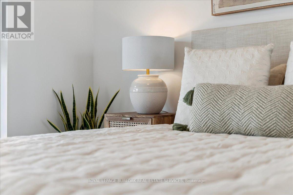 1405 - 2007 James Street, Burlington, Ontario  L7R 0G7 - Photo 18 - W12486369