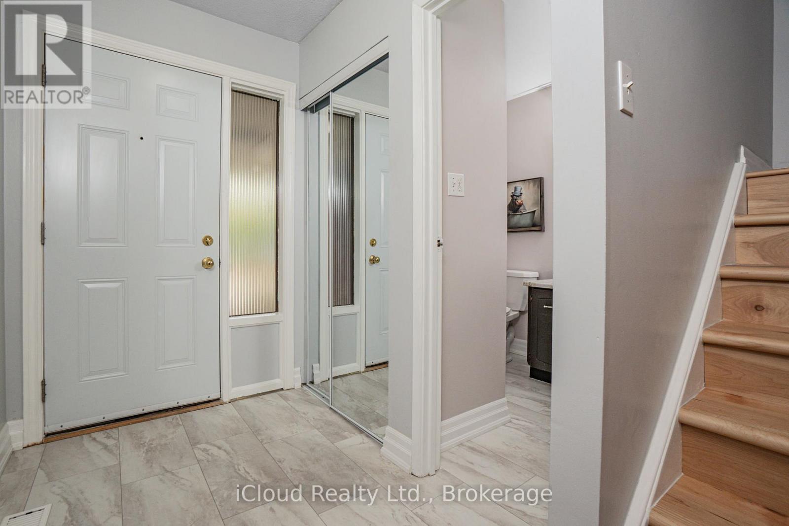 101 - 5061 Pinedale Avenue, Burlington, Ontario  L7L 5J6 - Photo 2 - W12486372