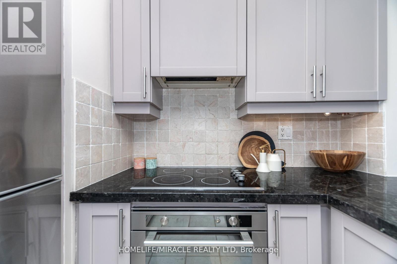 1701 - 50 Eglinton Ave W, Mississauga, Ontario  L5R 3P5 - Photo 22 - W12486379