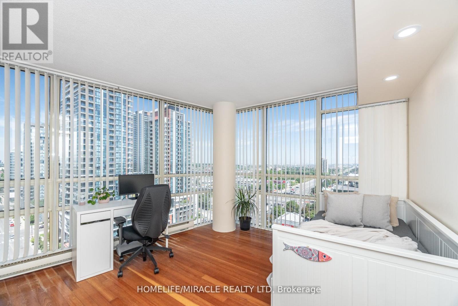 1701 - 50 Eglinton Ave W, Mississauga, Ontario  L5R 3P5 - Photo 34 - W12486379