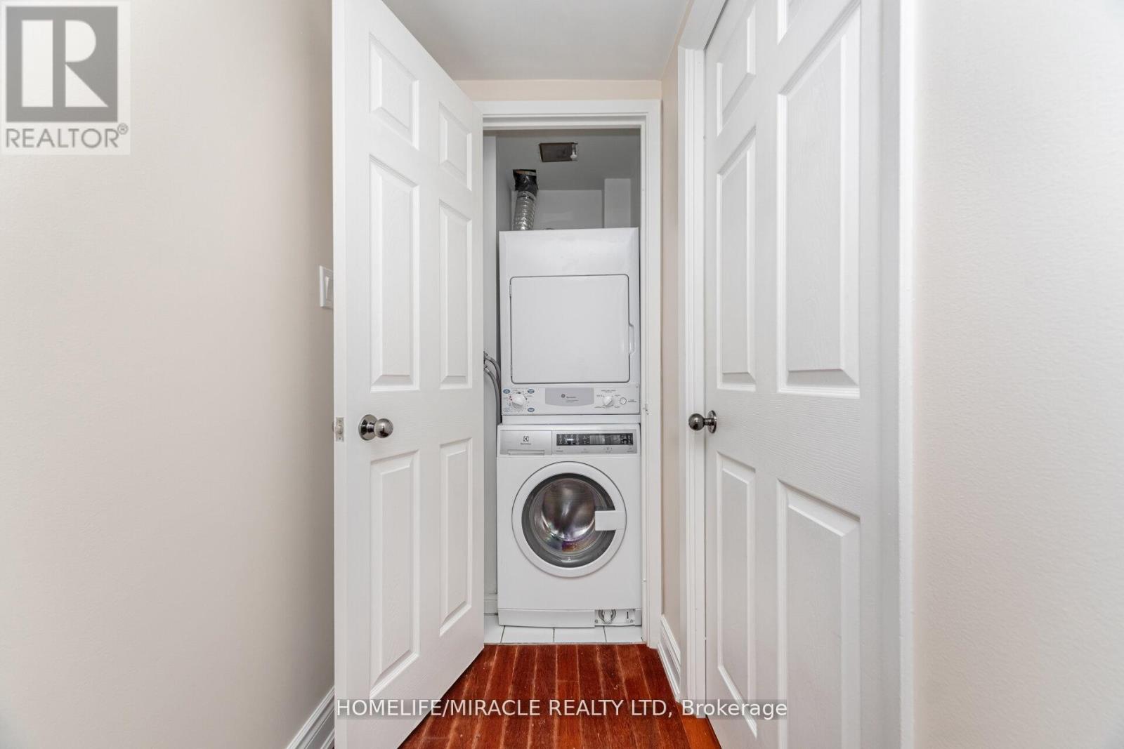 1701 - 50 Eglinton Ave W, Mississauga, Ontario  L5R 3P5 - Photo 39 - W12486379