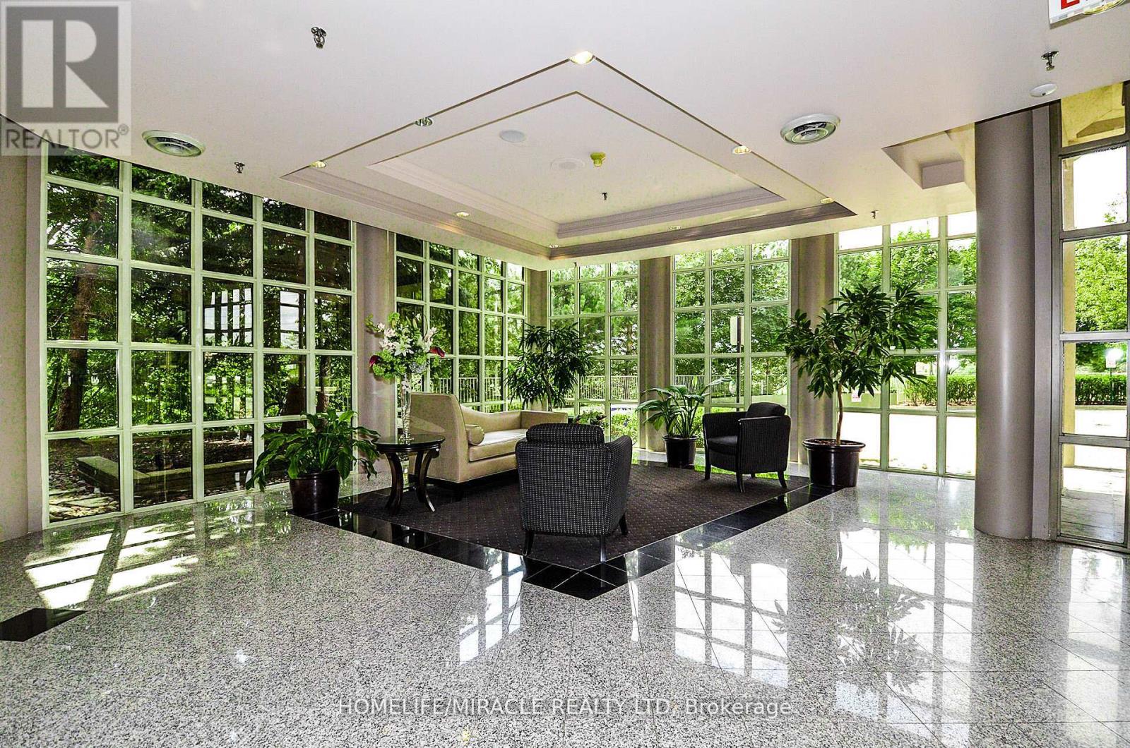 1701 - 50 Eglinton Ave W, Mississauga, Ontario  L5R 3P5 - Photo 5 - W12486379