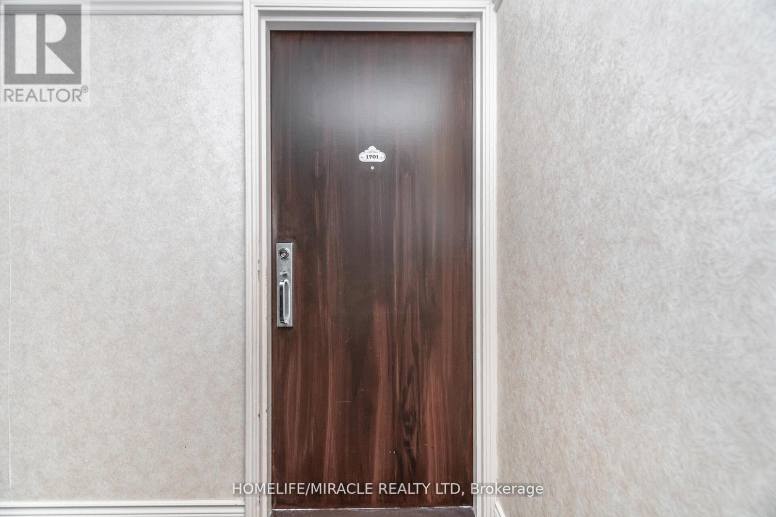 1701 - 50 Eglinton Ave W, Mississauga, Ontario  L5R 3P5 - Photo 9 - W12486379