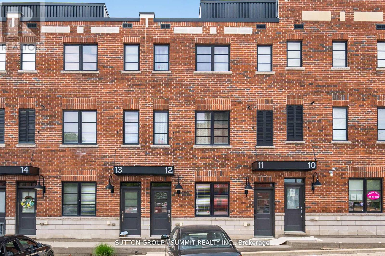 12 - 70 Plains Road W, Burlington, Ontario  L7T 0B6 - Photo 1 - W12486397