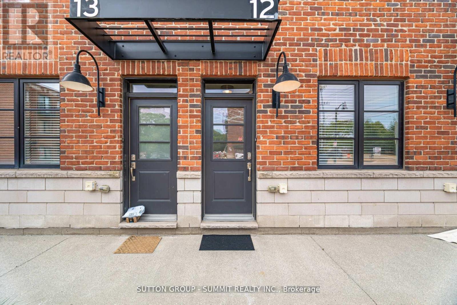 12 - 70 Plains Road W, Burlington, Ontario  L7T 0B6 - Photo 2 - W12486397