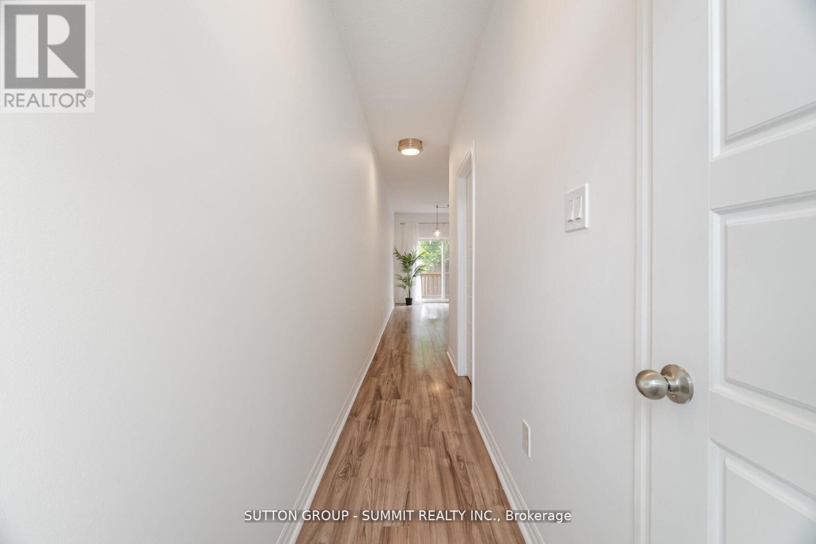 12 - 70 Plains Road W, Burlington, Ontario  L7T 0B6 - Photo 4 - W12486397