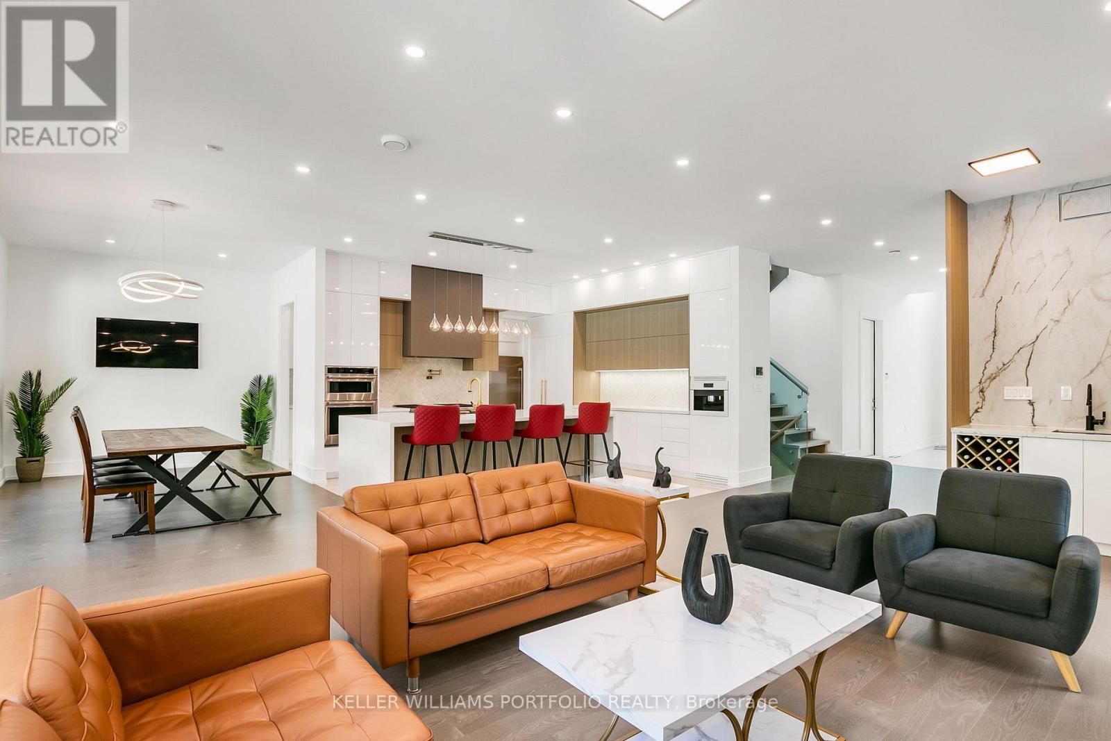 27 Prennan Avenue, Toronto, Ontario  M9B 4B7 - Photo 10 - W12486402