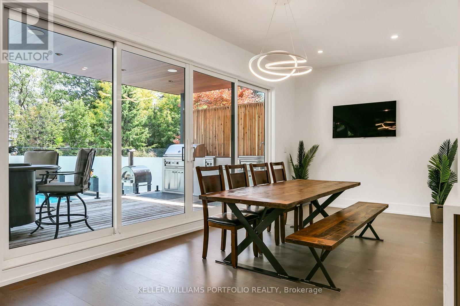 27 Prennan Avenue, Toronto, Ontario  M9B 4B7 - Photo 11 - W12486402