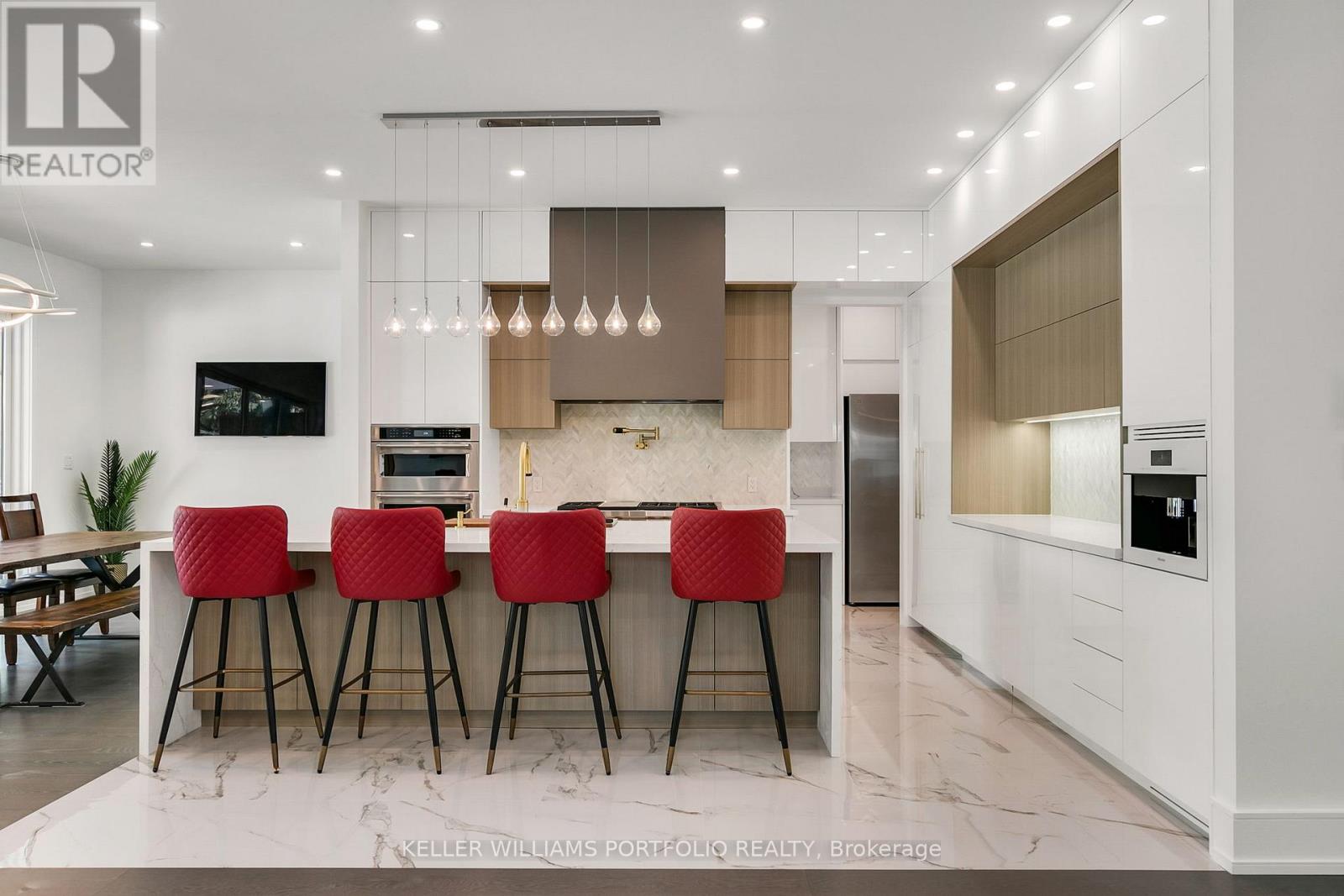 27 Prennan Avenue, Toronto, Ontario  M9B 4B7 - Photo 13 - W12486402