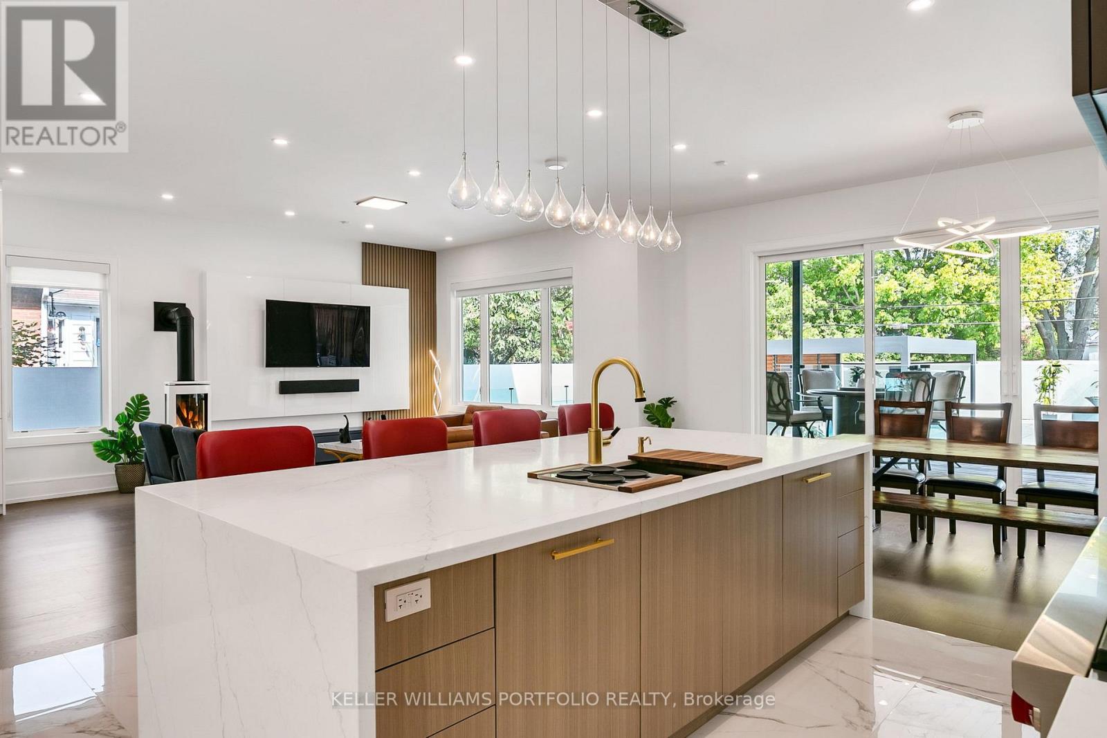 27 Prennan Avenue, Toronto, Ontario  M9B 4B7 - Photo 16 - W12486402