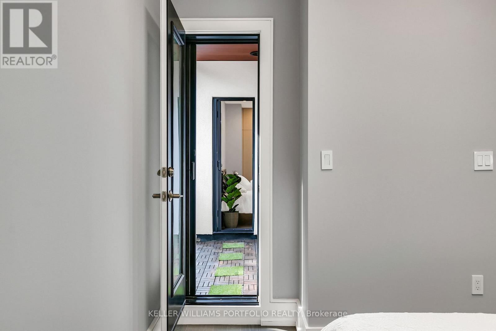 27 Prennan Avenue, Toronto, Ontario  M9B 4B7 - Photo 34 - W12486402