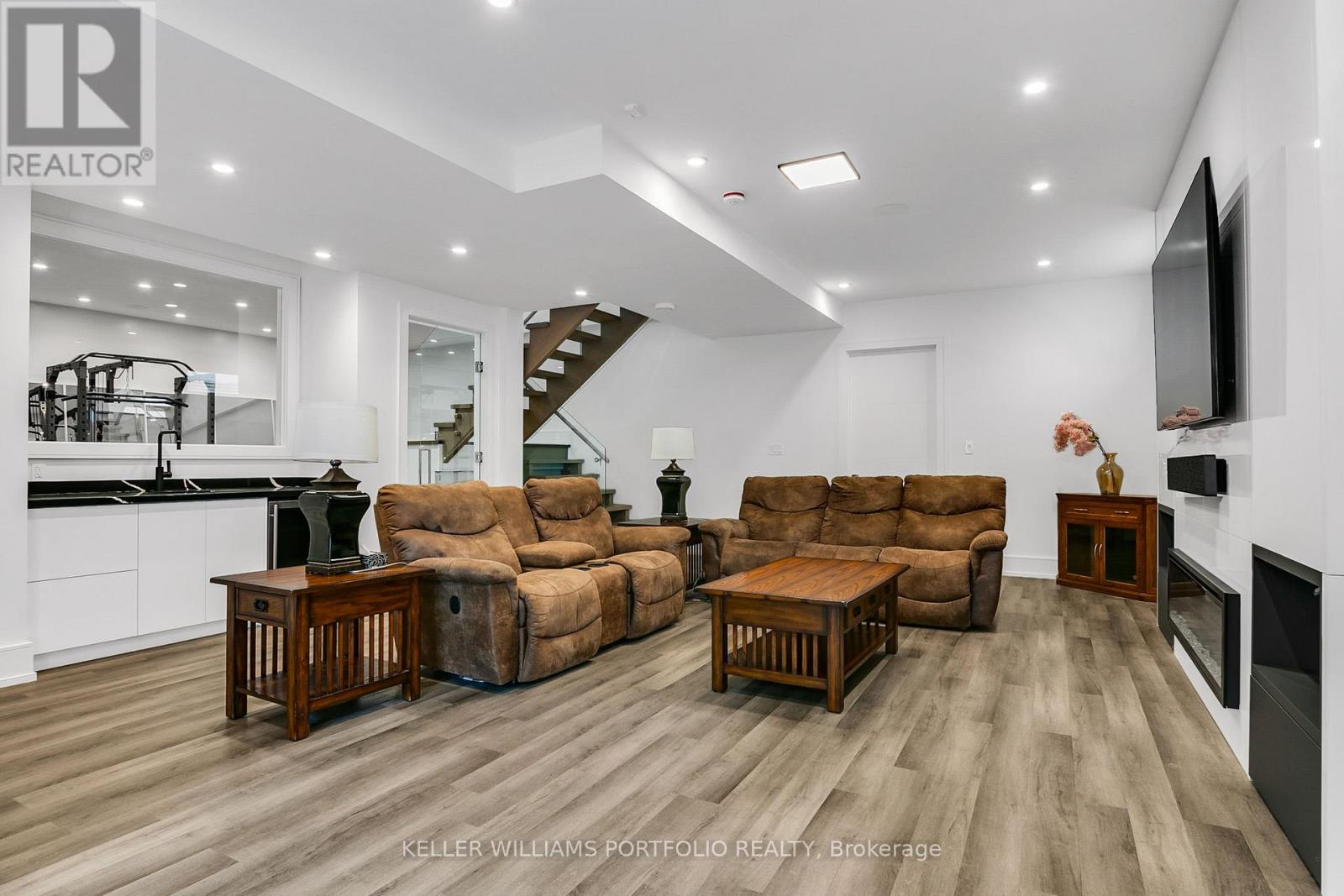 27 Prennan Avenue, Toronto, Ontario  M9B 4B7 - Photo 37 - W12486402